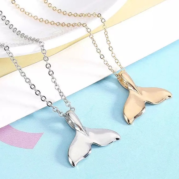 Pretty Mermaid Tail Necklace- silver tone - Picture 3 of 4